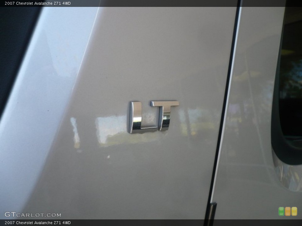 2007 Chevrolet Avalanche Custom Badge and Logo Photo #49923381