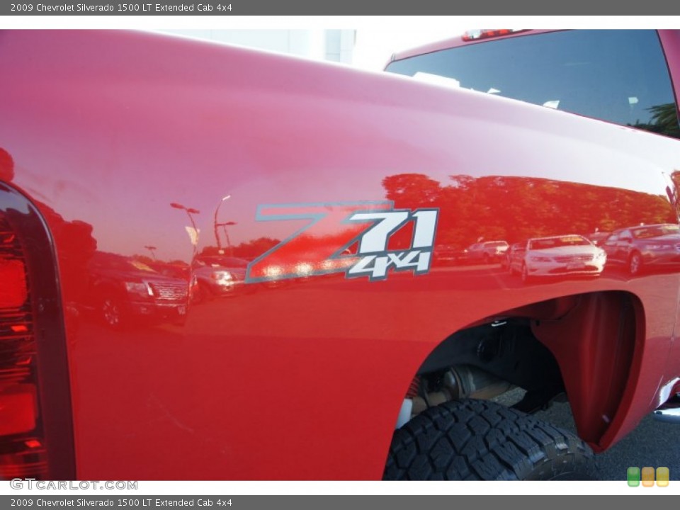 2009 Chevrolet Silverado 1500 Custom Badge and Logo Photo #50252588