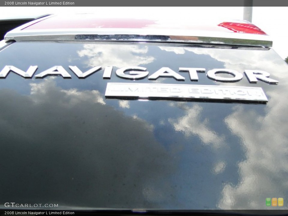 2008 Lincoln Navigator Badges and Logos