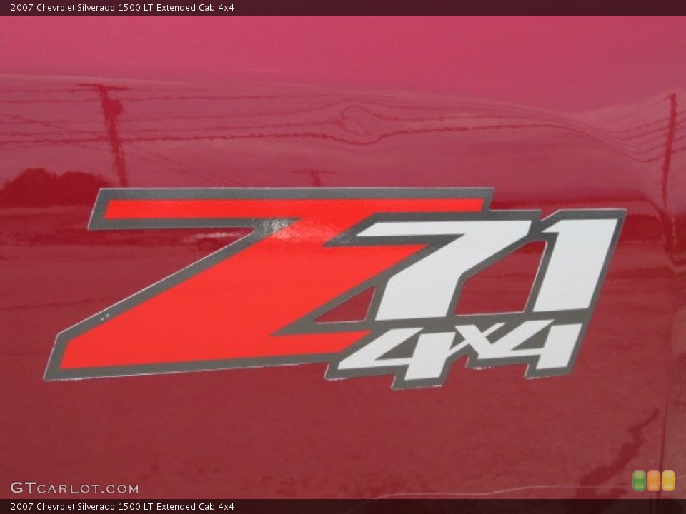 2007 Chevrolet Silverado 1500 Custom Badge and Logo Photo #50796030