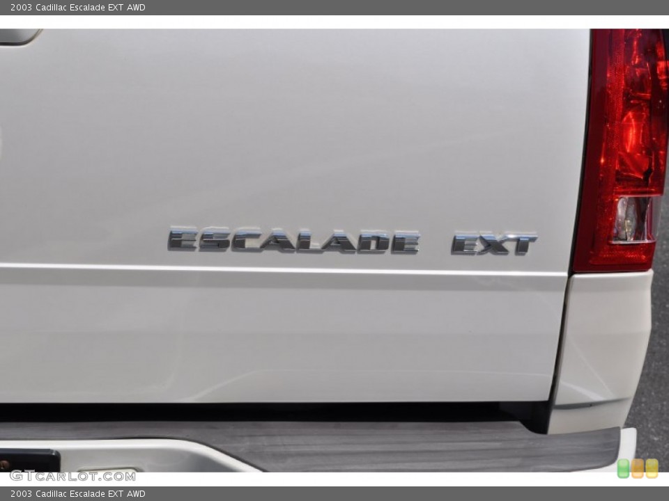 2003 Cadillac Escalade Badges and Logos