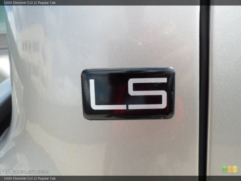 1999 Chevrolet S10 Custom Badge and Logo Photo #51011542