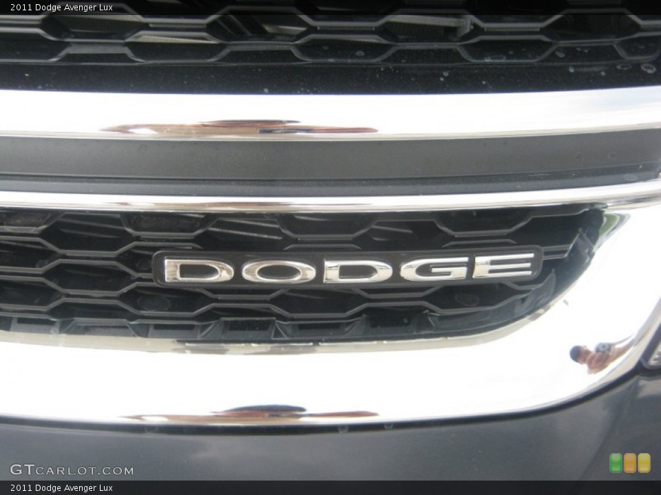 2011 Dodge Avenger Badges and Logos