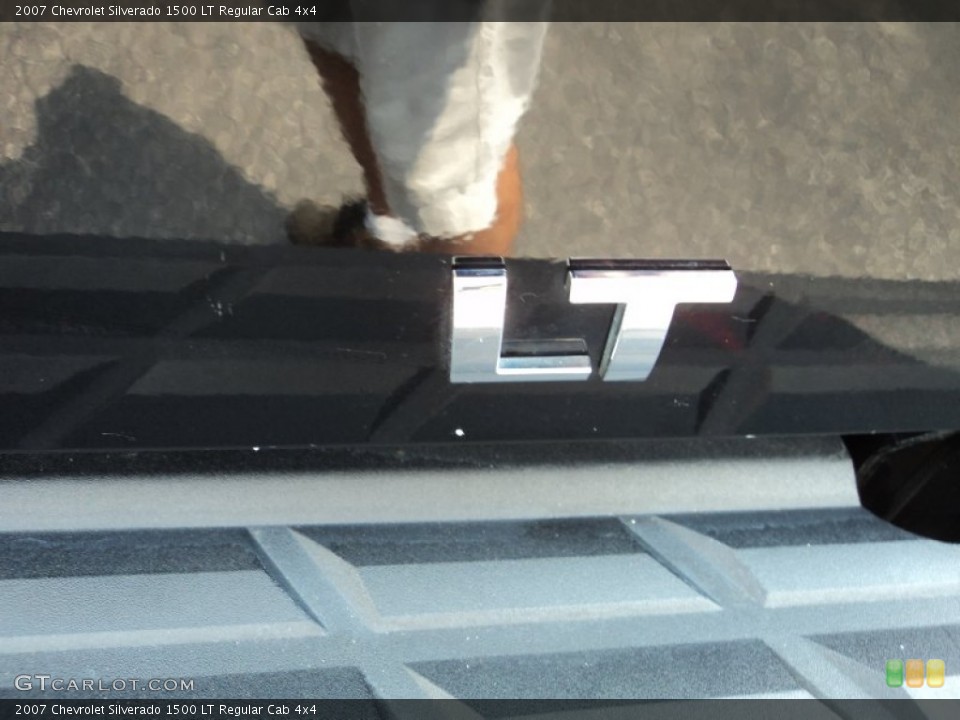 2007 Chevrolet Silverado 1500 Custom Badge and Logo Photo #52084238
