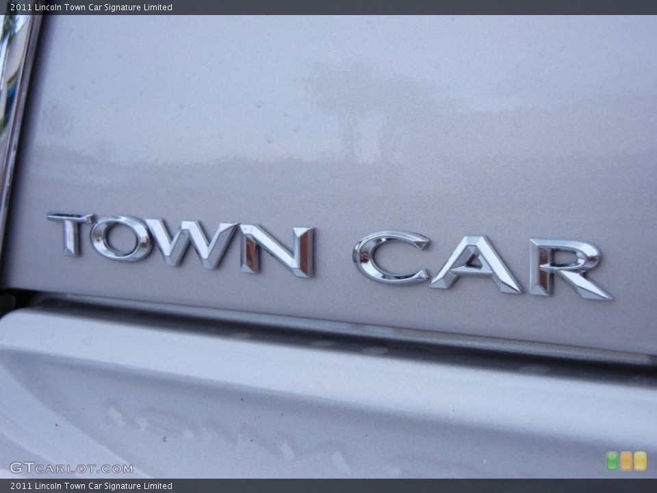 2011 Lincoln Town Car Custom Badge and Logo Photo #52208956