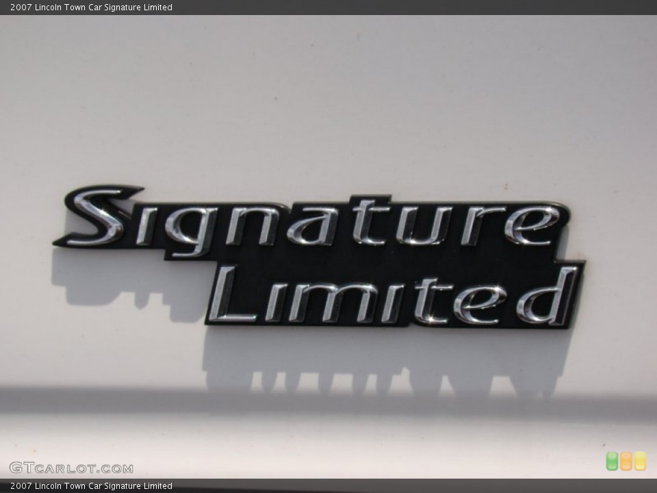 2007 Lincoln Town Car Custom Badge and Logo Photo #52331697