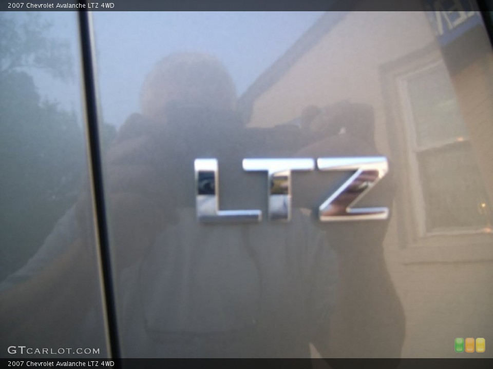 2007 Chevrolet Avalanche Custom Badge and Logo Photo #52905678