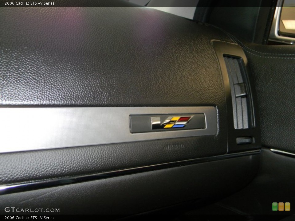 2006 Cadillac STS Badges and Logos