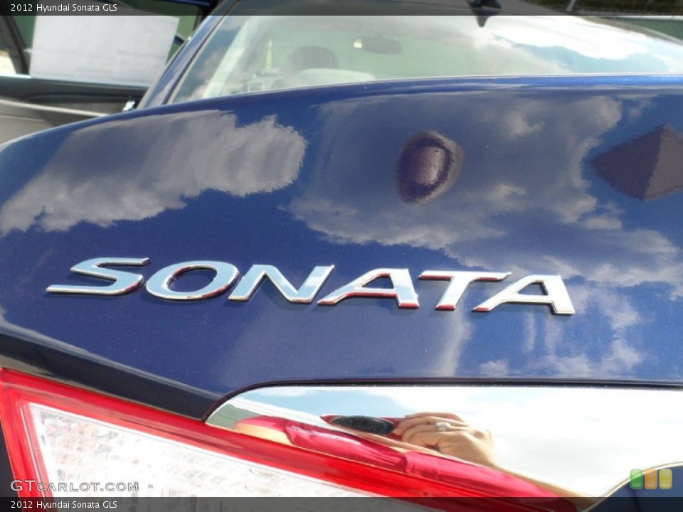 2012 Hyundai Sonata Badges and Logos