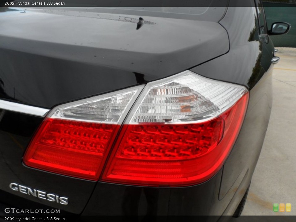 2009 Hyundai Genesis Badges and Logos