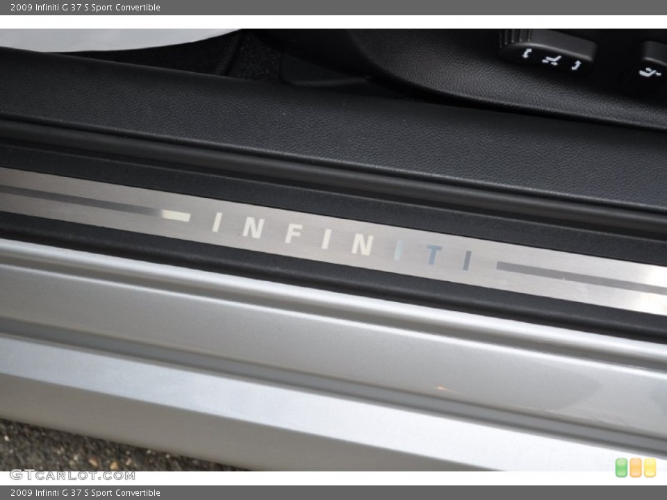 2009 Infiniti G Custom Badge and Logo Photo #55564323