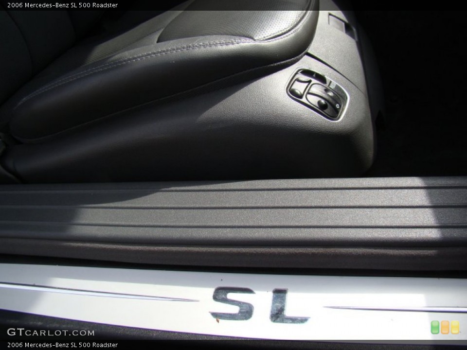 2006 Mercedes-Benz SL Badges and Logos