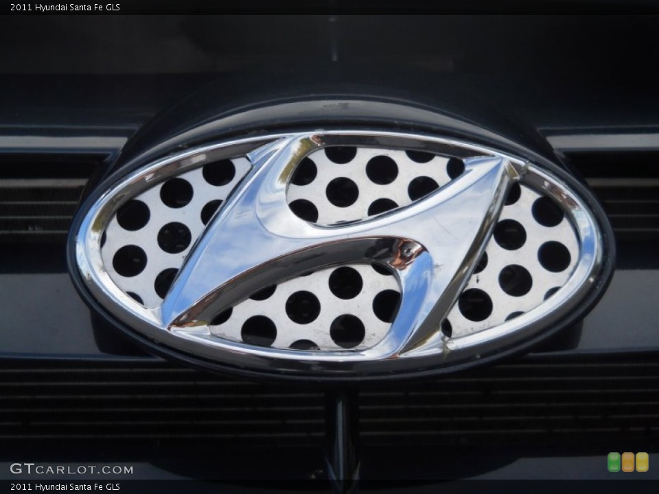 2011 Hyundai Santa Fe Badges and Logos