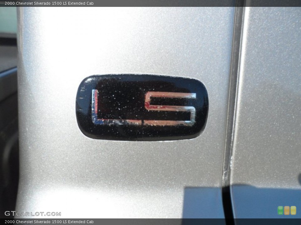 2000 Chevrolet Silverado 1500 Badges and Logos