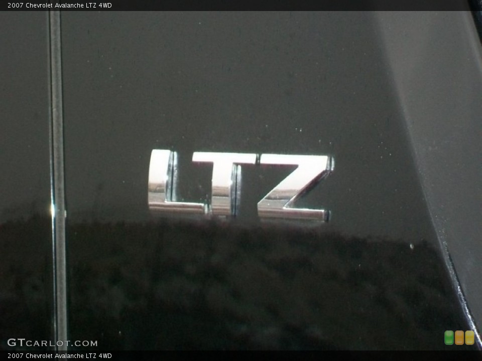 2007 Chevrolet Avalanche Custom Badge and Logo Photo #58256956