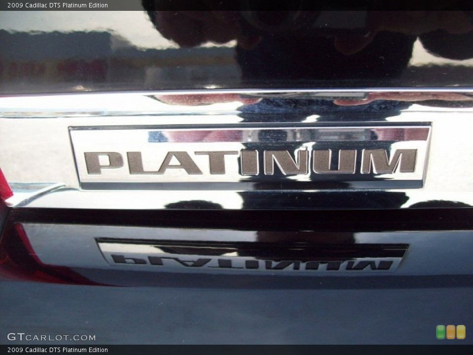 2009 Cadillac DTS Badges and Logos