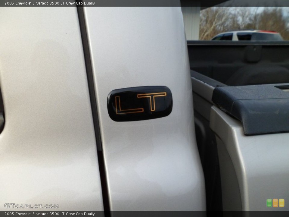 2005 Chevrolet Silverado 3500 Custom Badge and Logo Photo #58923548