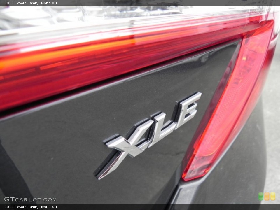 2012 Toyota Camry Badges and Logos