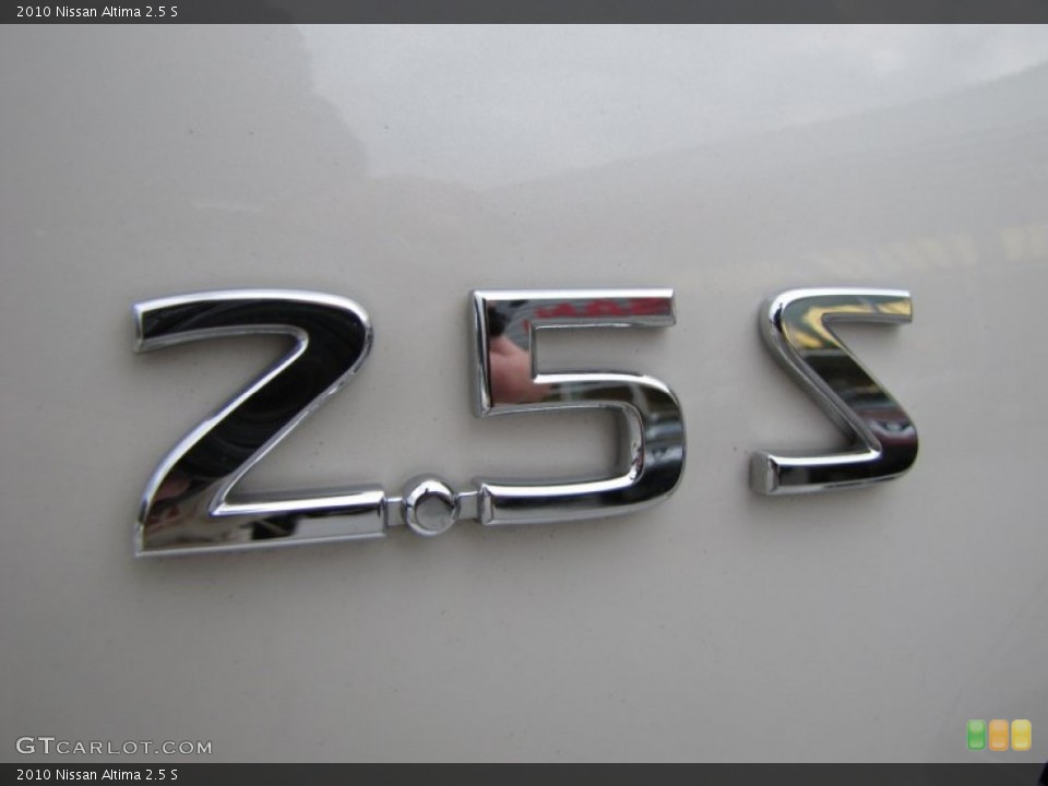 2010 Nissan Altima Badges and Logos