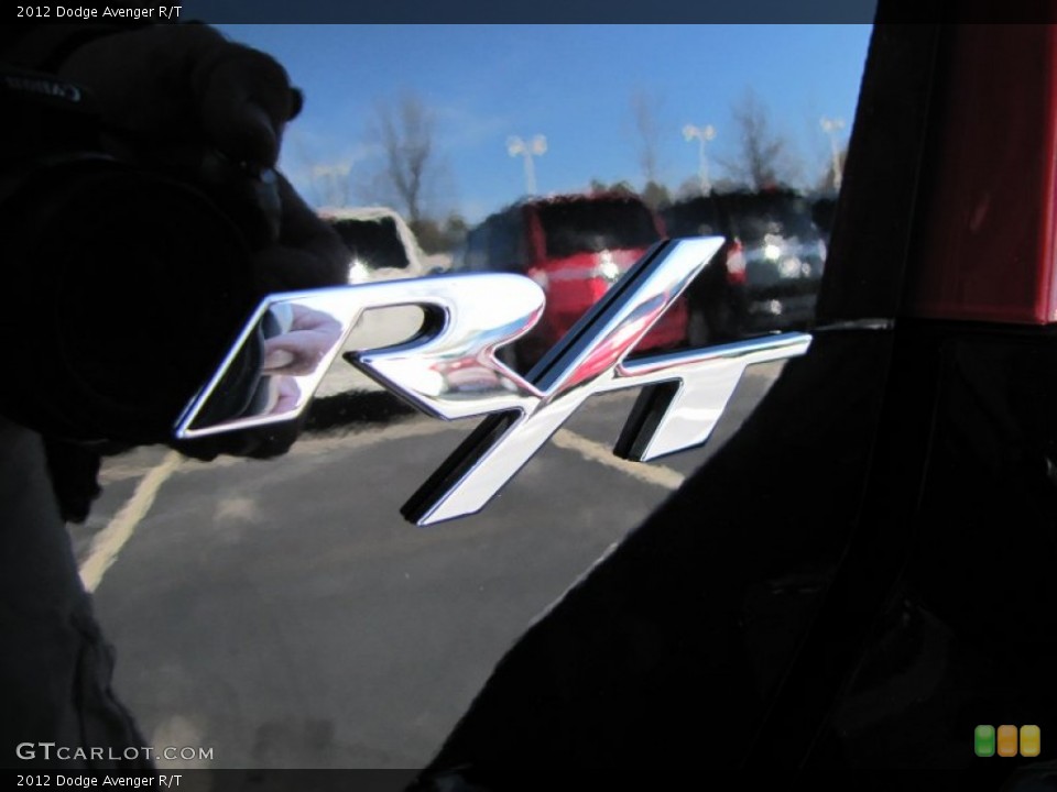 2012 Dodge Avenger Badges and Logos