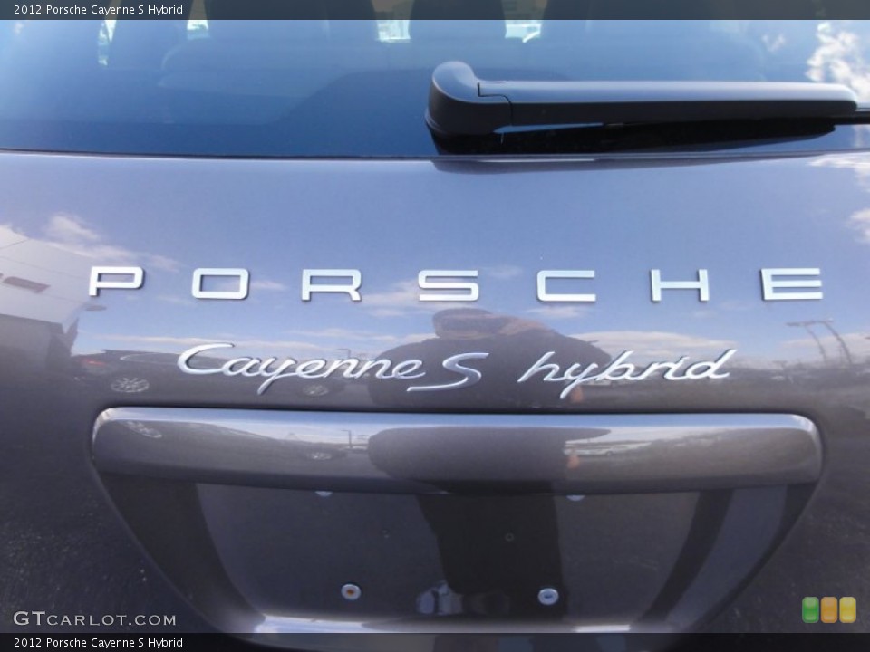 2012 Porsche Cayenne Badges and Logos