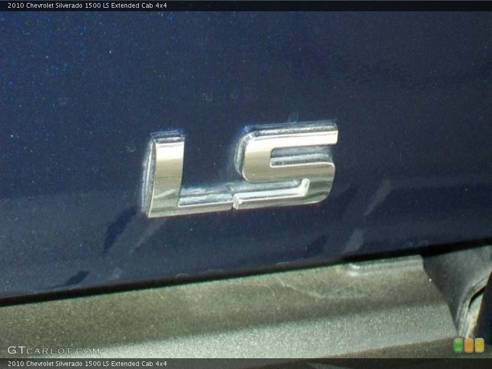 2010 Chevrolet Silverado 1500 Custom Badge and Logo Photo #60892618