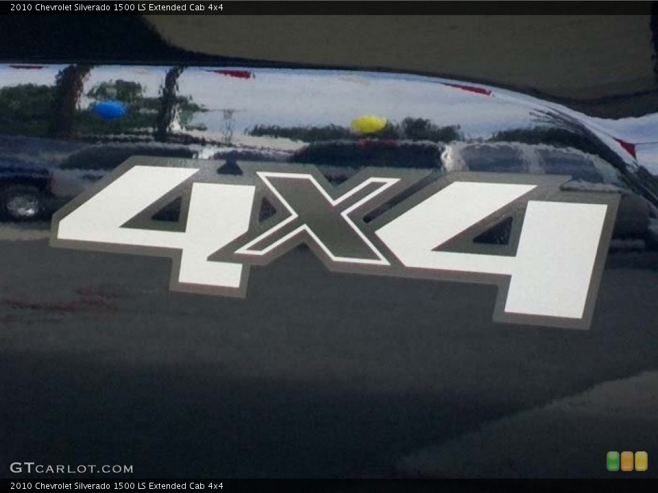 2010 Chevrolet Silverado 1500 Custom Badge and Logo Photo #60892627