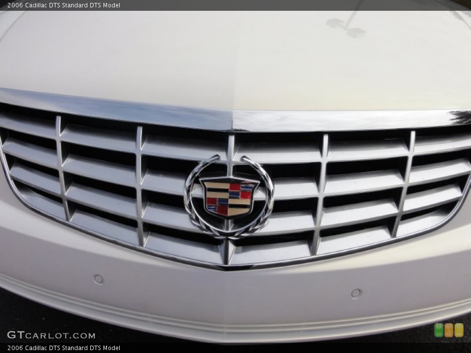 2006 Cadillac DTS Badges and Logos