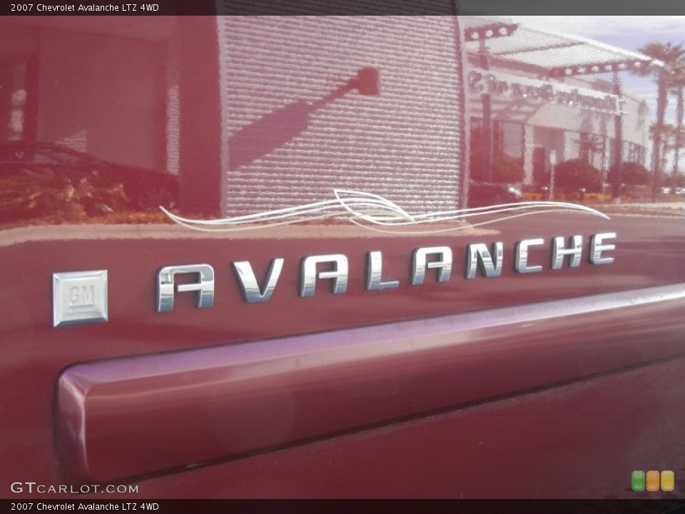 2007 Chevrolet Avalanche Custom Badge and Logo Photo #61046389