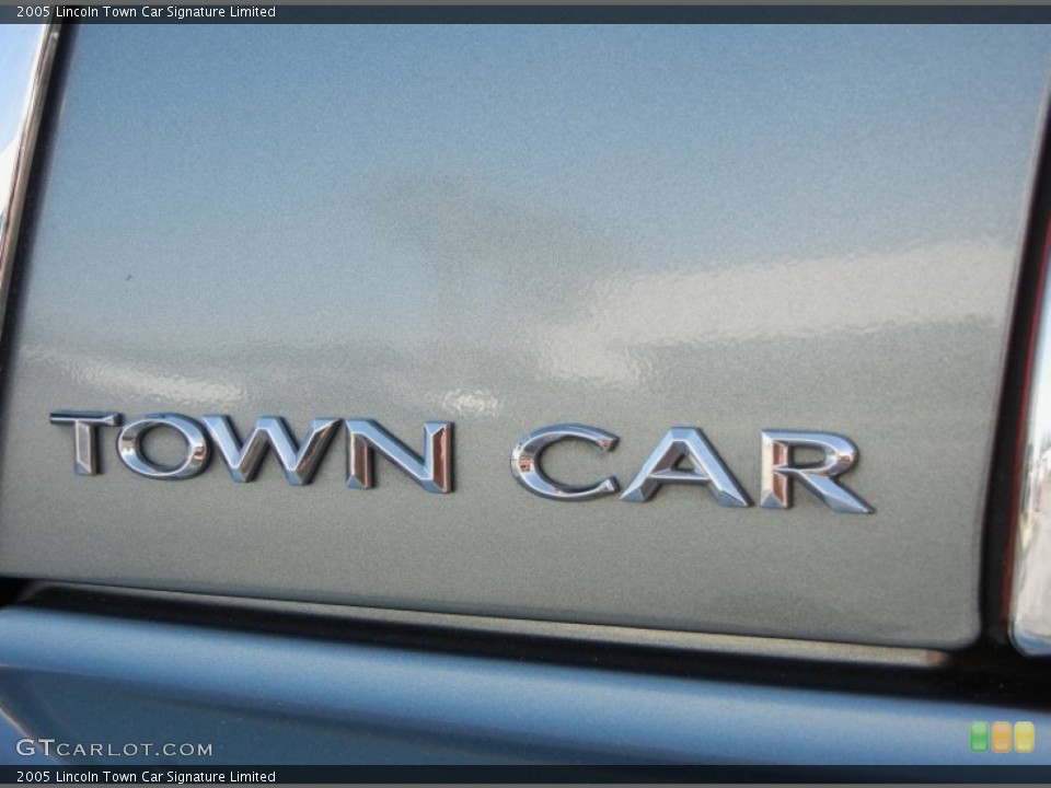 2005 Lincoln Town Car Custom Badge and Logo Photo #61118078