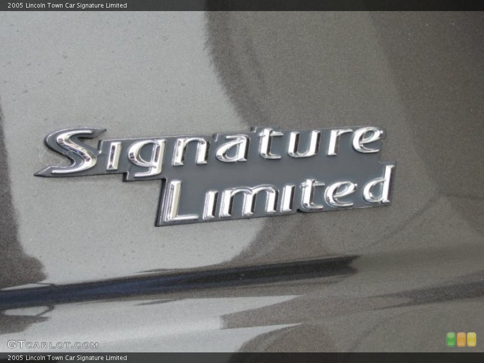 2005 Lincoln Town Car Custom Badge and Logo Photo #61696373