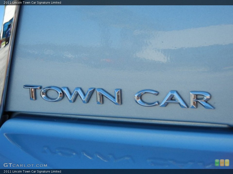 2011 Lincoln Town Car Custom Badge and Logo Photo #62272011
