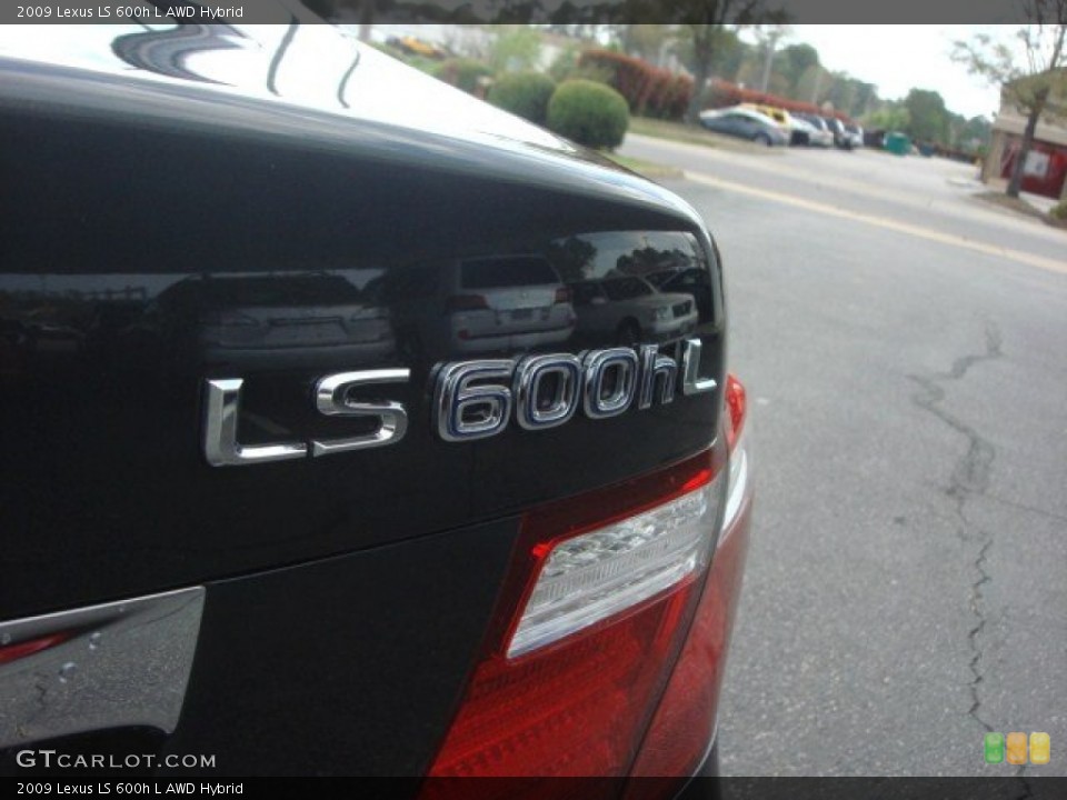 2009 Lexus LS Badges and Logos