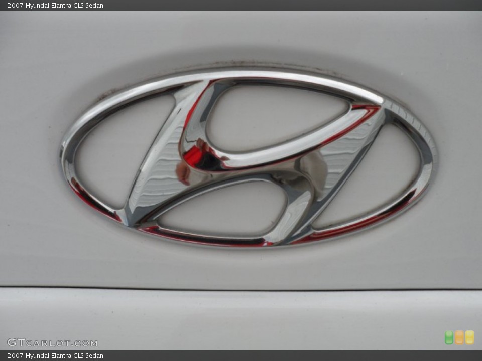 2007 Hyundai Elantra Badges and Logos