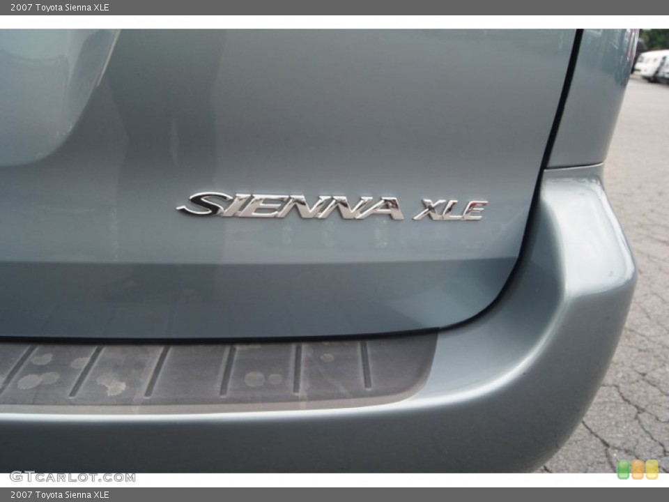 2007 Toyota Sienna Badges and Logos