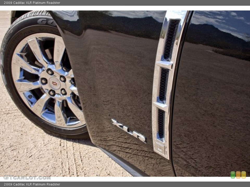 2009 Cadillac XLR Badges and Logos