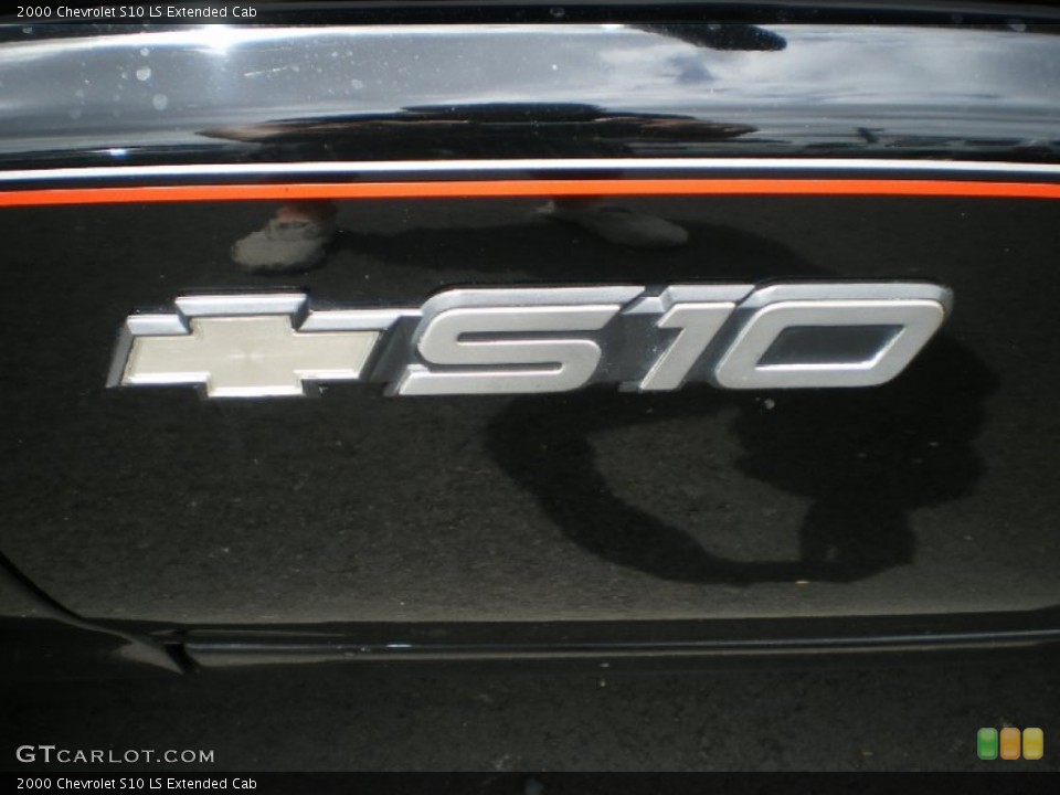 2000 Chevrolet S10 Custom Badge and Logo Photo #68363761