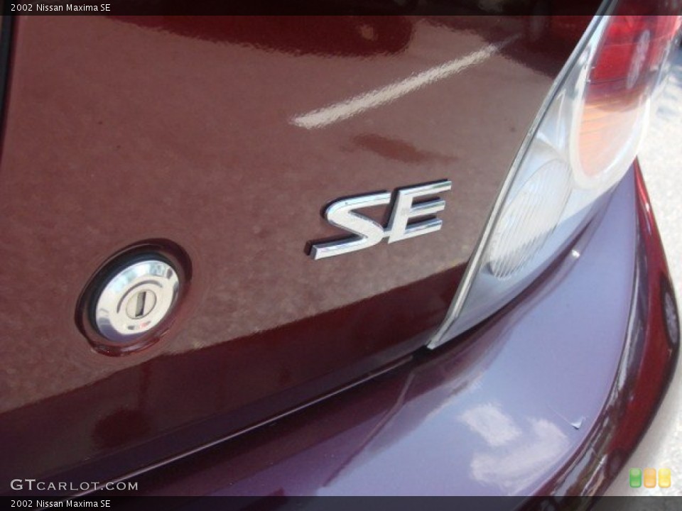 2002 Nissan Maxima Badges and Logos