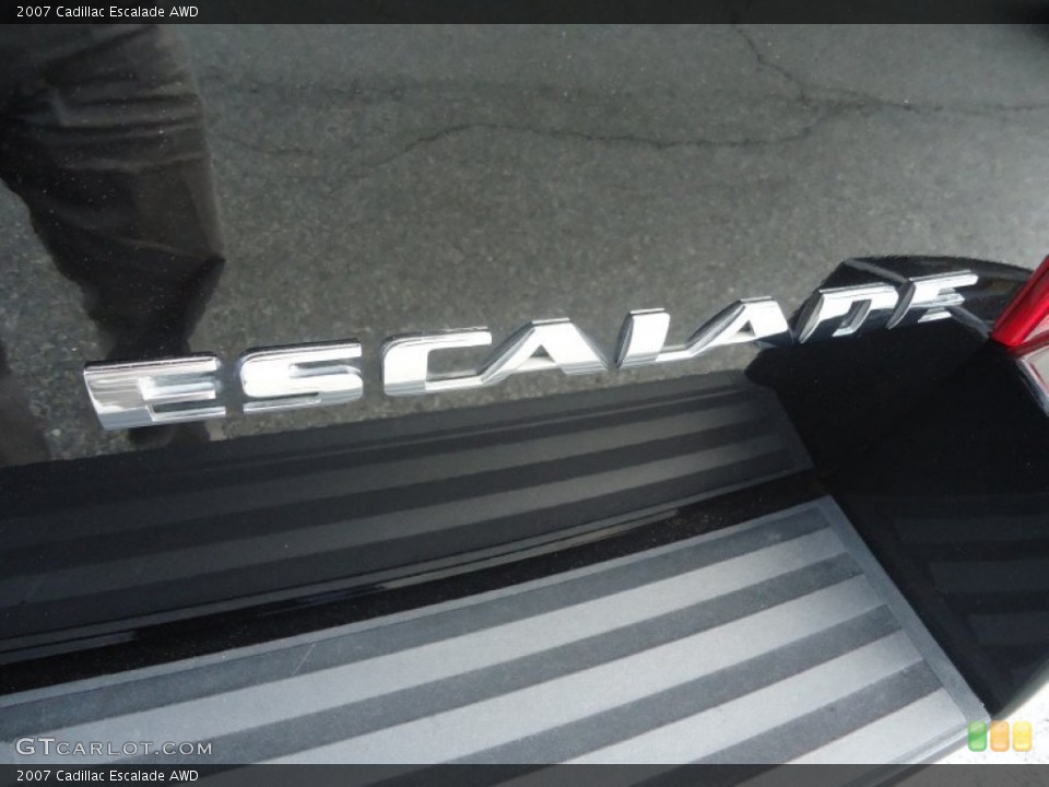 2007 Cadillac Escalade Badges and Logos