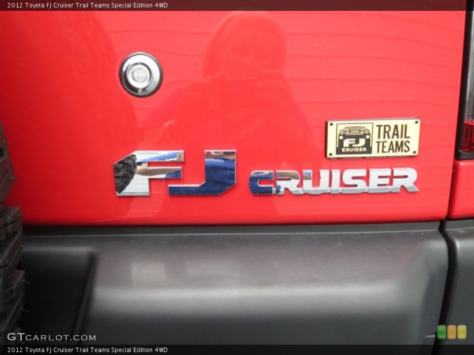 2012 Toyota FJ Cruiser Badges and Logos