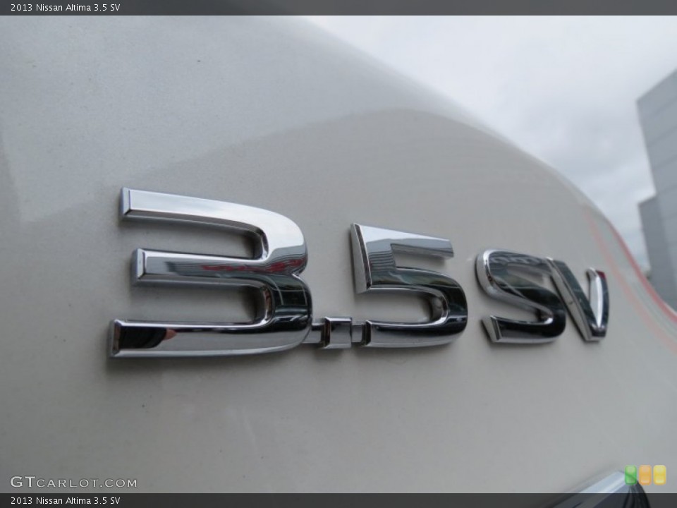2013 Nissan Altima Badges and Logos