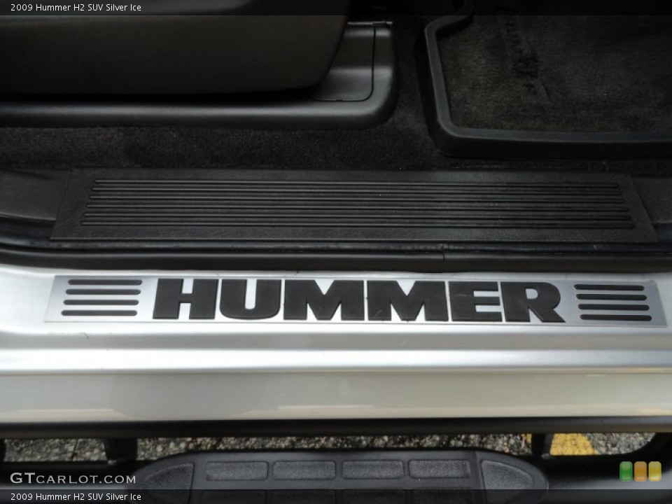 2009 Hummer H2 Badges and Logos