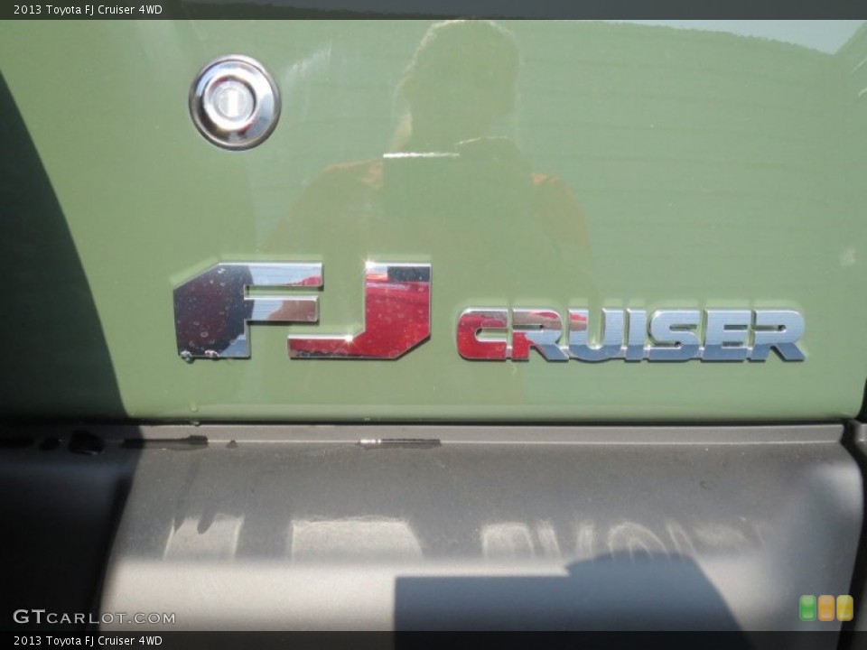 2013 Toyota FJ Cruiser Badges and Logos