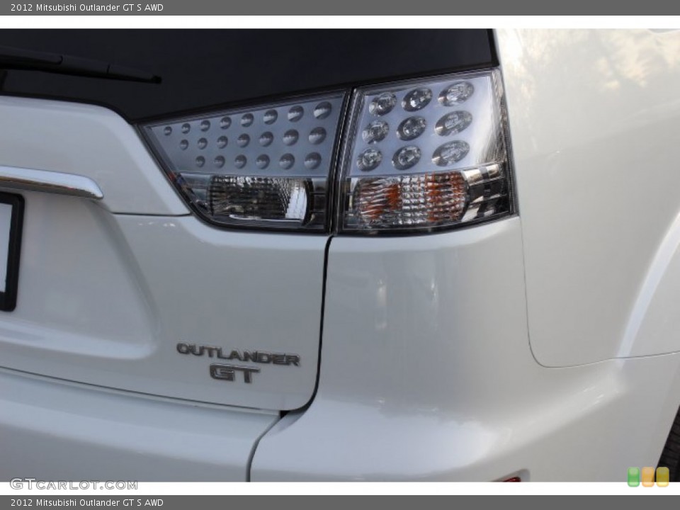 2012 Mitsubishi Outlander Badges and Logos