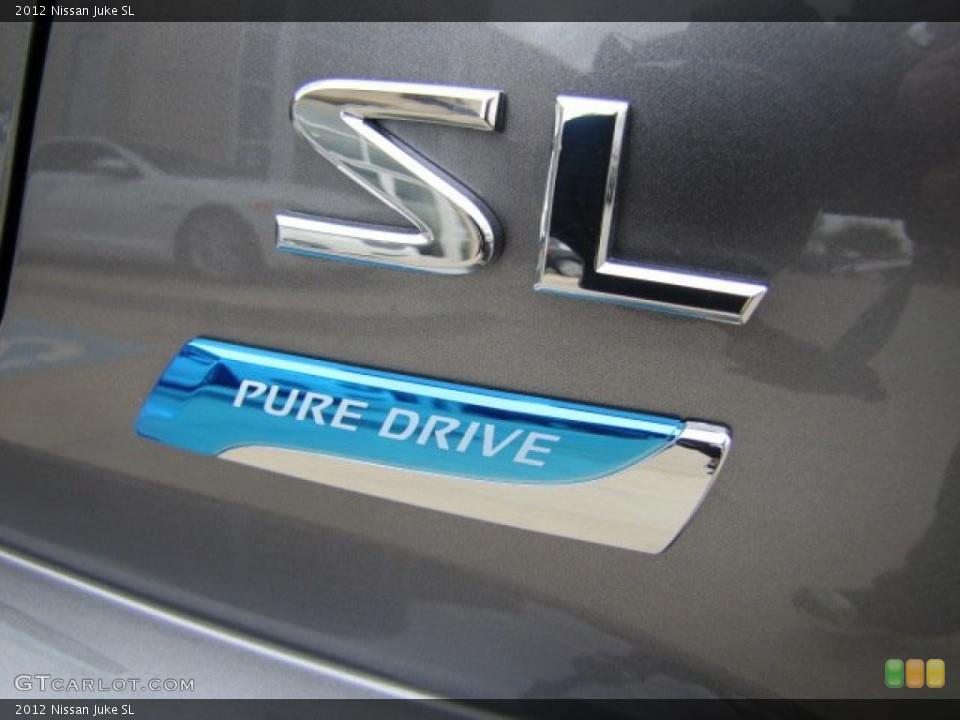 2012 Nissan Juke Badges and Logos
