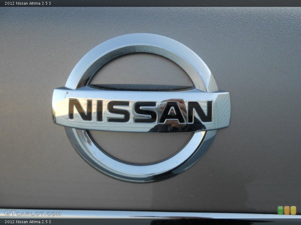 2012 Nissan Altima Badges and Logos