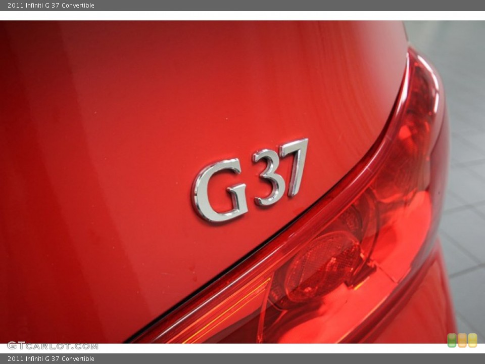 2011 Infiniti G Badges and Logos