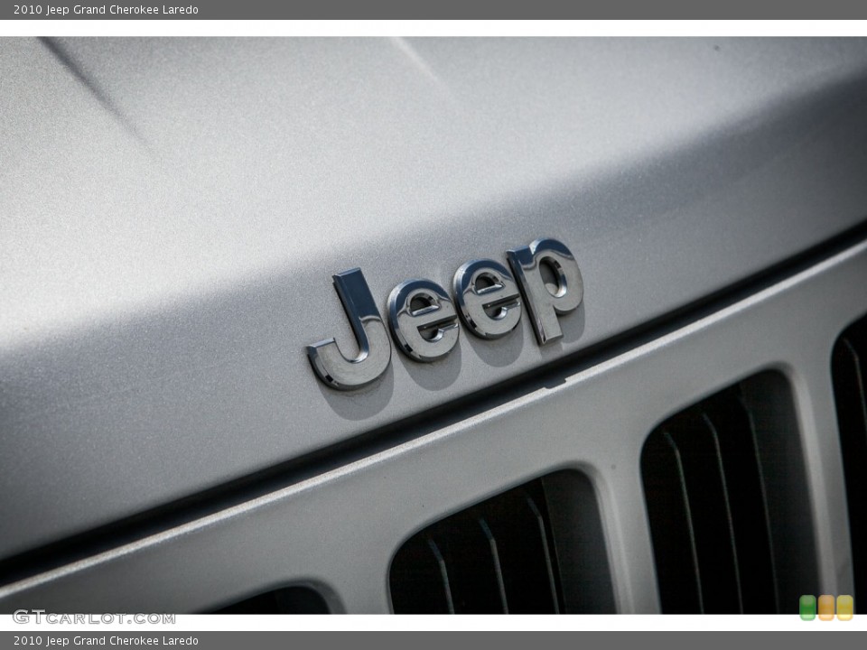 2010 Jeep Grand Cherokee Badges and Logos