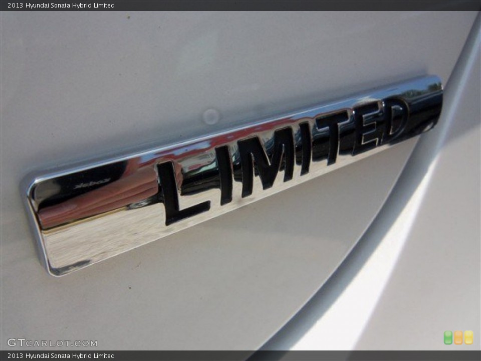 2013 Hyundai Sonata Badges and Logos
