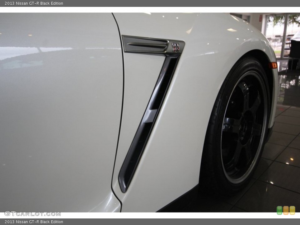 2013 Nissan GT-R Badges and Logos